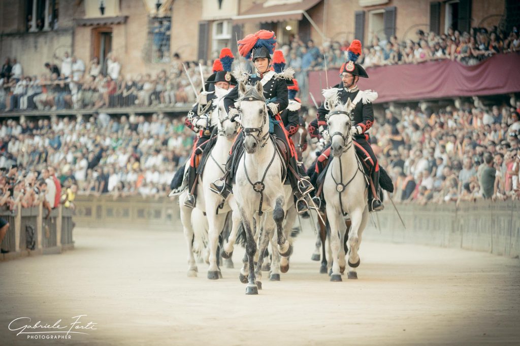 Palio di Siena Carica Carabinieri a Cavallo 7 1024x682 1